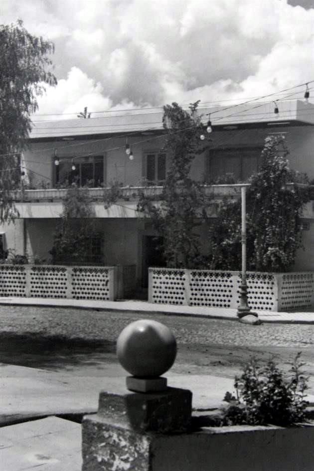 Aarón llevó su doctrina a otros estados del País, a los Estados Unidos y al Salvador. Fotografía de La Casa Grande en el año de 1960, primera vivienda de Aarón Joaquín Flores.