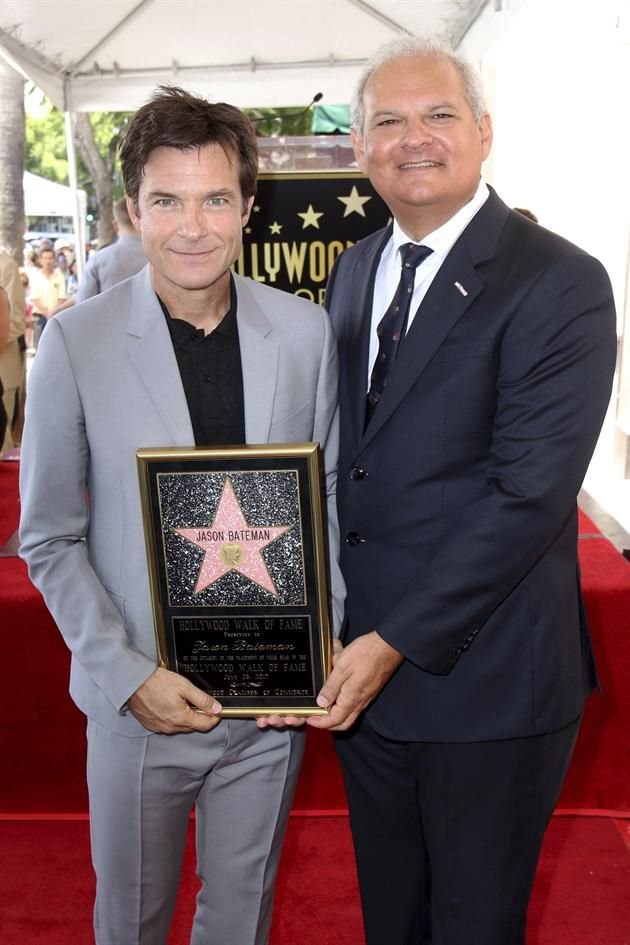 Jeff Zarrinnam, el director de la Cámara de Comercio de Hollywood, posó junto al actor.