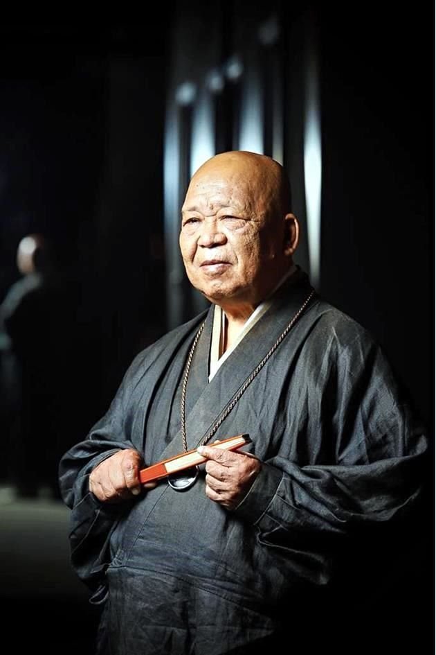 El maestro del budismo zen Hozumi Gensho recomienda meditar todos los días