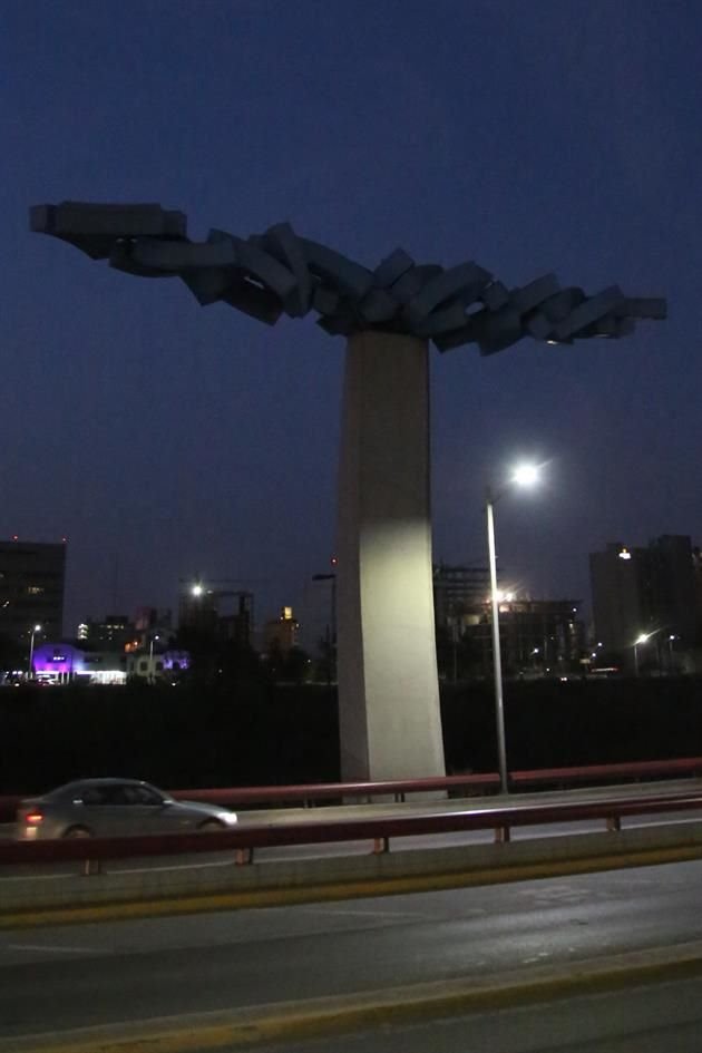 La obra 'La Nube' también carece de iluminación propia.