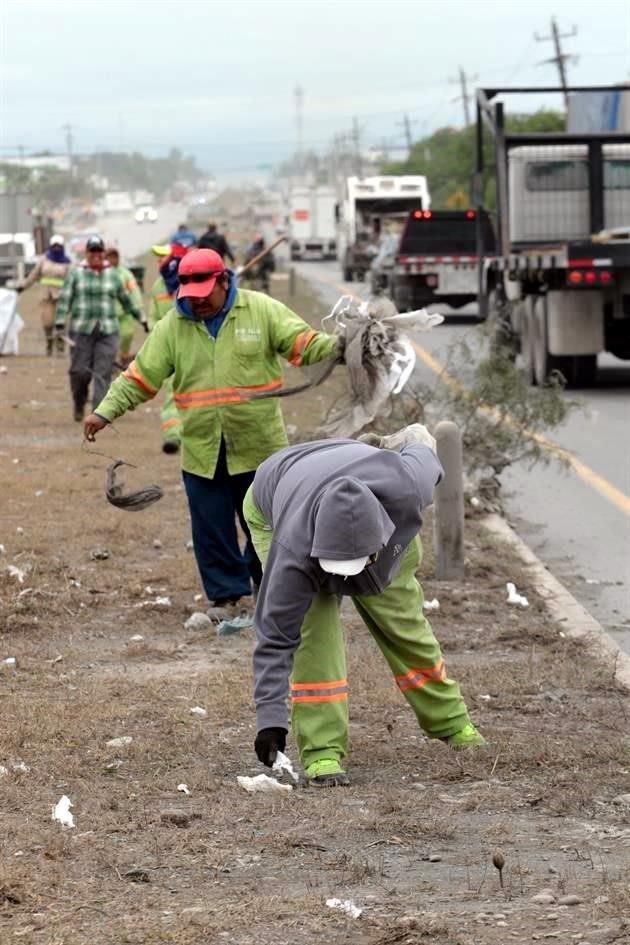 Sobre la Carretera a Colombia trabajaron 60 elementos de Servicios Públicos y otros 20 de Tránsito municipal.