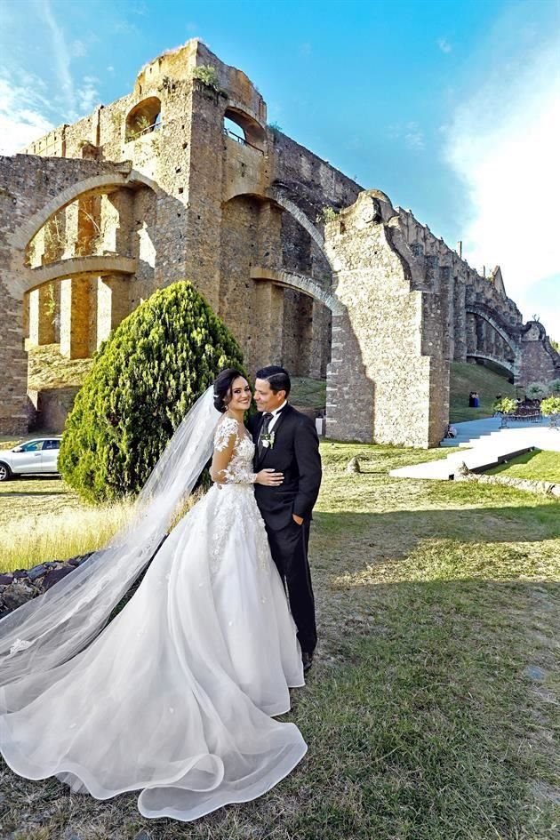 Con una esplendorosa velada en la Mina de Guadalupe celebraron su boda Fabiola Alejandra y José Arturo.