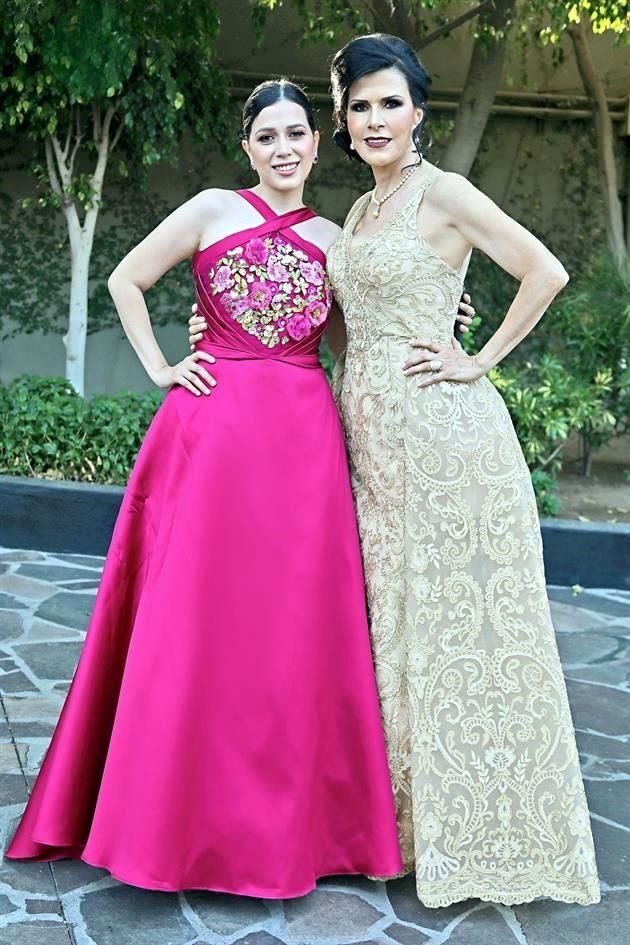 Hermana y mamá del novio. María Fernanda Michel y Marcela López
