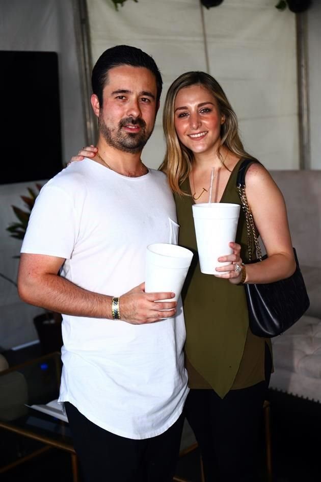 Pepe Martínez y July Olivares de Martínez