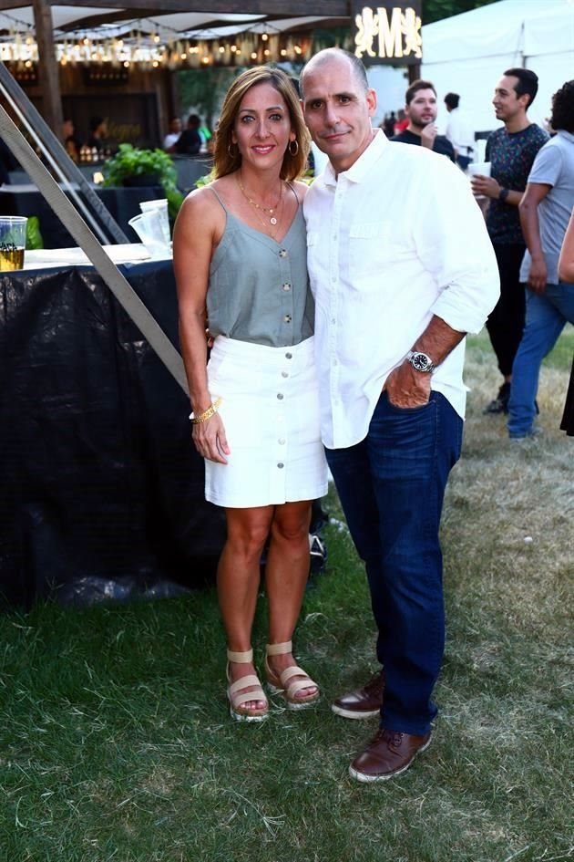 Becky Guevara de Tonda y Pedro Tonda