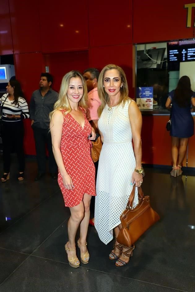 Karina Cavazos y Diana Guerra