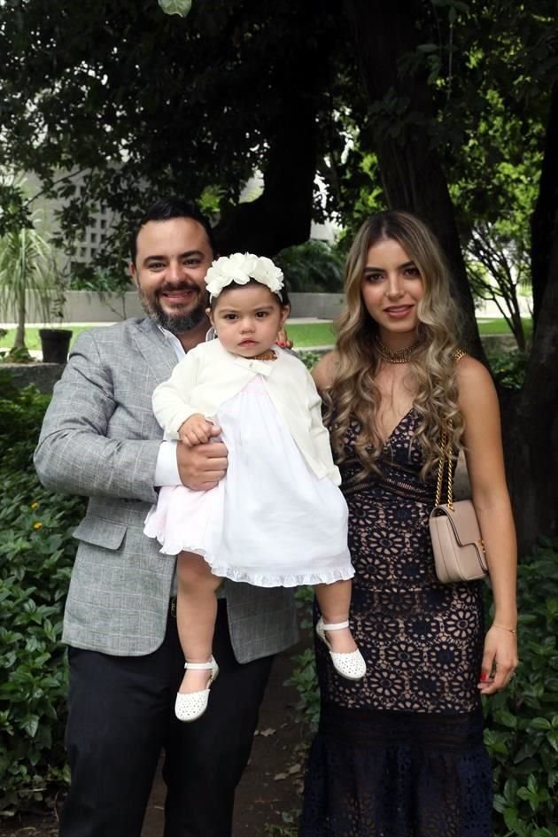 Diego Bouquet, Nicole Bouquet y Cinthya González