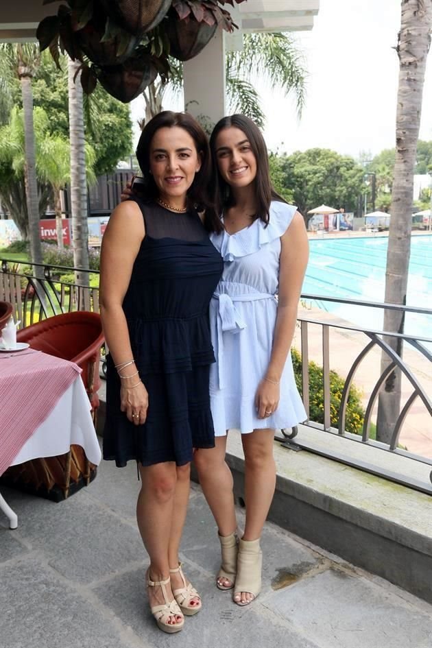 Gaby Gómez de Rivas y Jimena Rivas