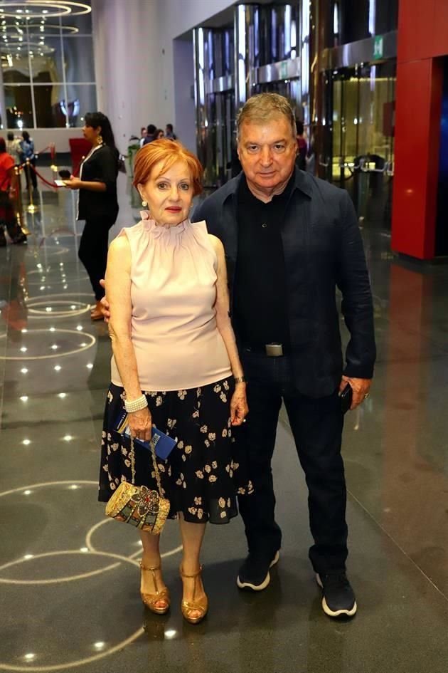 María Elena Arizpe de Chapa y Roberto Chapa