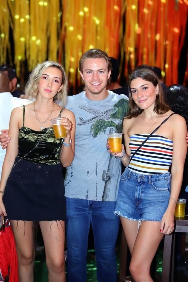 Ana Lorena Félix, Mario Salinas y Raquel Andonie