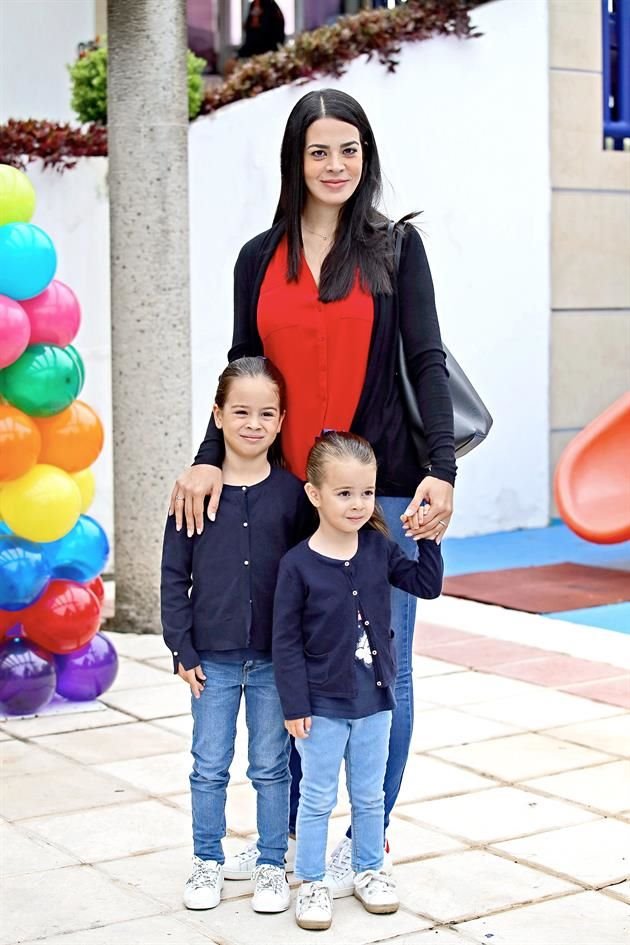 Daniela Maciel con Ivanna y Camila Labastida en el Oakhill.