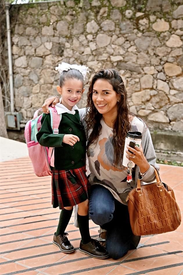 Camila Martín Alba y Mirary Andrade en el Instituto de la Vera-Cruz.