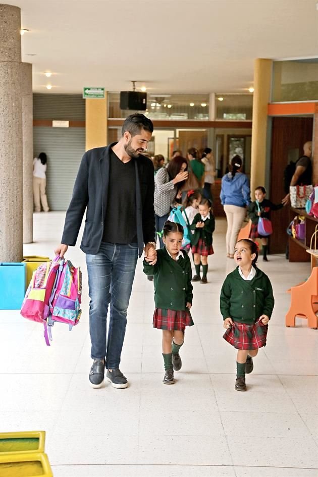 Juan Pablo Jasso, Luciana Jasso  y Natalia Jasso en el Instituto de la Vera-Cruz.