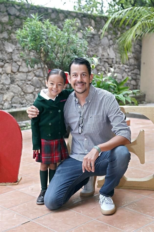 María Inés Navarro  y Miguel Navarro en el Instituto de la Vera-Cruz.