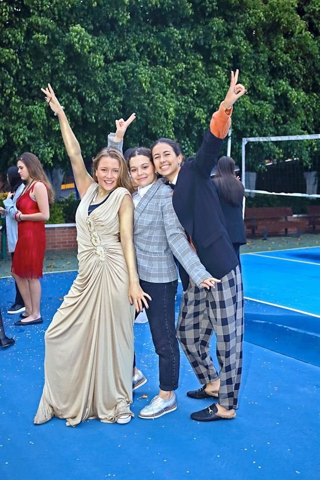 Regina Sánchez, Paula Flores y María Gortázar en el Alpes San Javier. 