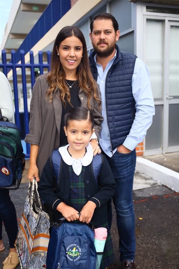 Regina García, Paola de García y Valentín García en el Alpes San Javier. 