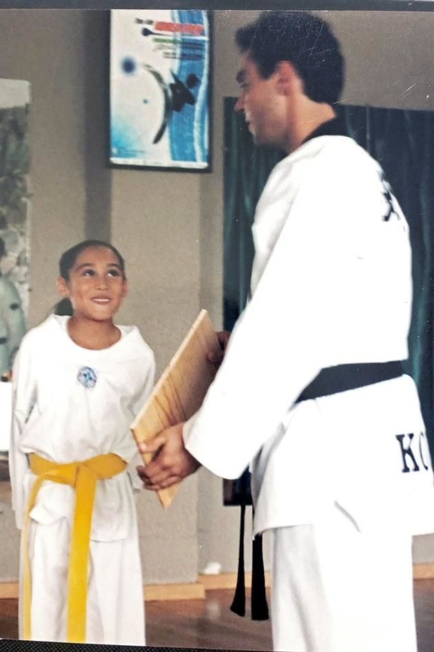 2005. Junto a su profesor Ricardo Valdés, cuando comenzaba a practicar este arte marcial que se convirtió en su vida y deporte favorito.