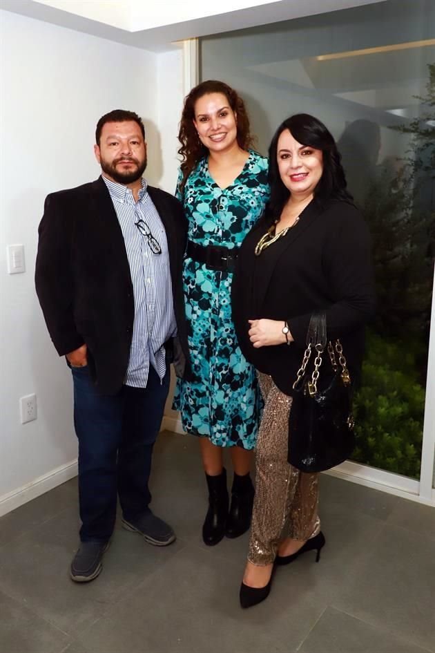 Benjamin Fernández, Mariana Herrera y Danelia León.