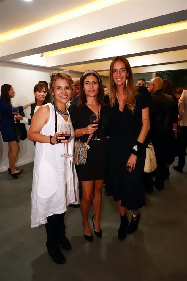 Adriana Garnica, Maru Martí y Paulina Garnica.