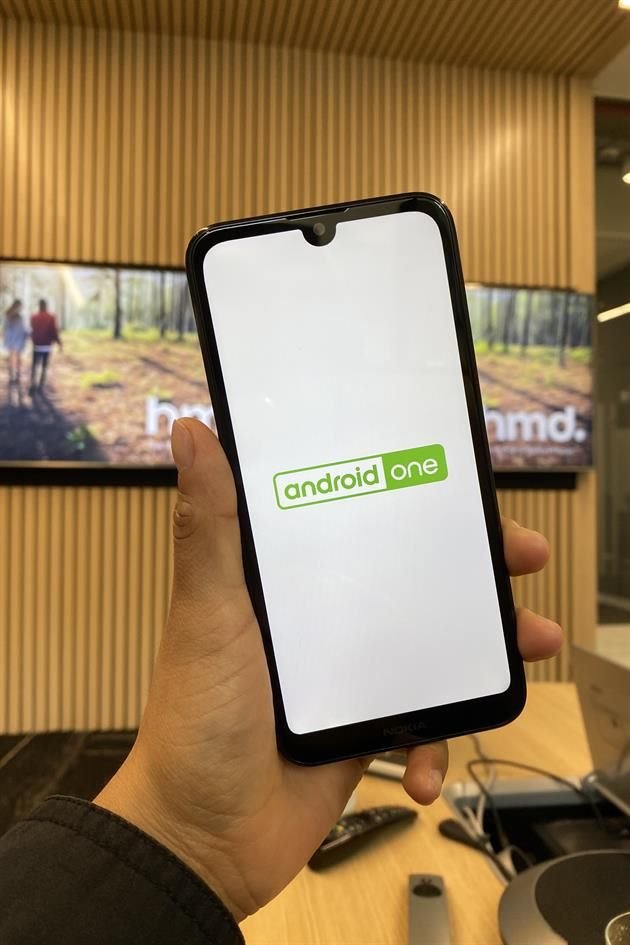 De acuerdo con HMD, el que el Nokia 2.2 integre Android One le garantiza dos actualizaciones más del sistema operativo de Google, lo que lo diferencia de otros teléfonos de gama de entrada.