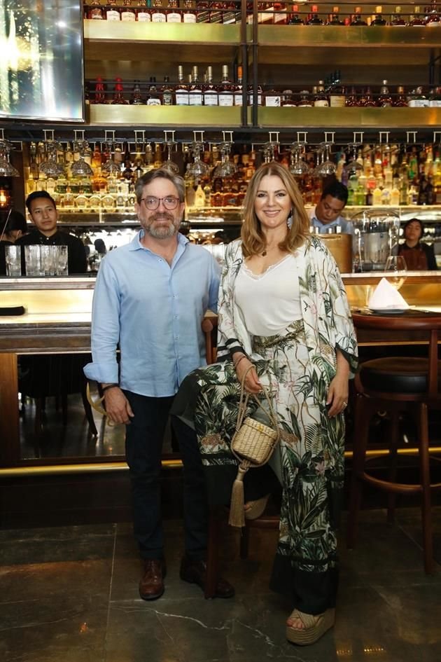 Eduardo Caccia y Gaby Sánchez