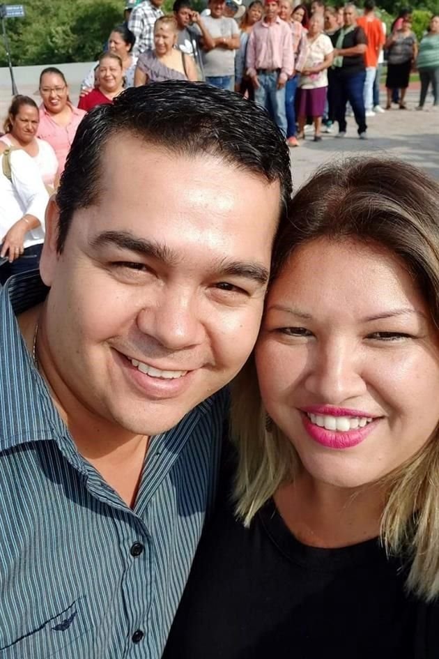 Alejandro Febronio Vázquez, secretario particular del Alcalde de García, y Paula Elena Reyna, coordinadora municipal, mostraron en redes sociales sus acarreos.