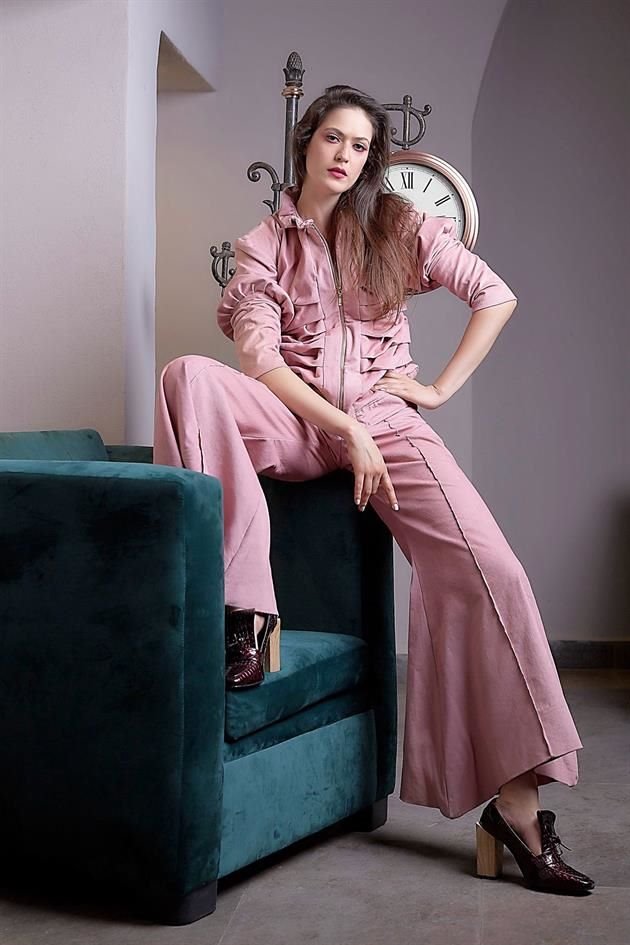 'Incursionar en la conducción, se me hace muy padre. Y me gustaría como dar clases de modelaje a niñas nuevas que quieran ser modelos, y pues seguir haciendo comerciales, se me hace muy divertido'. <br>