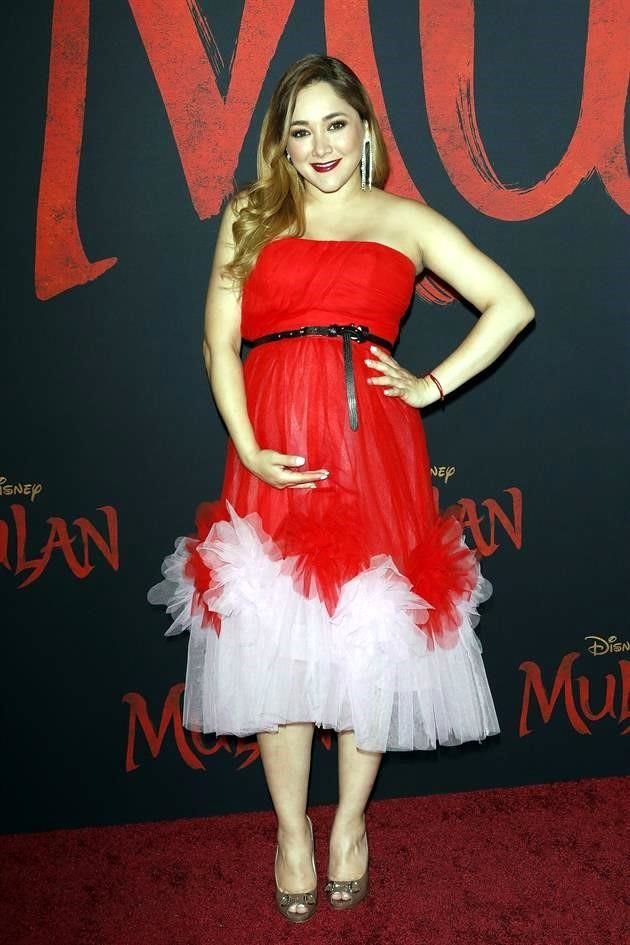 Sherlyn fue una de las invitadas a la alfombra de la premier de 'Mulán'.