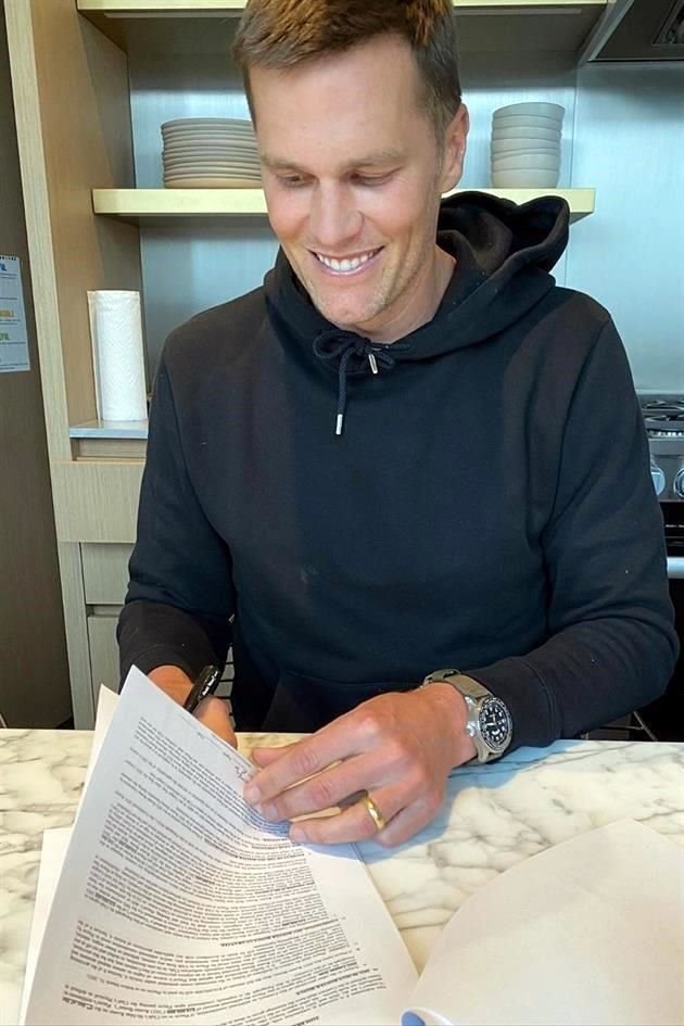 Brady firmó con los Bucaneros.