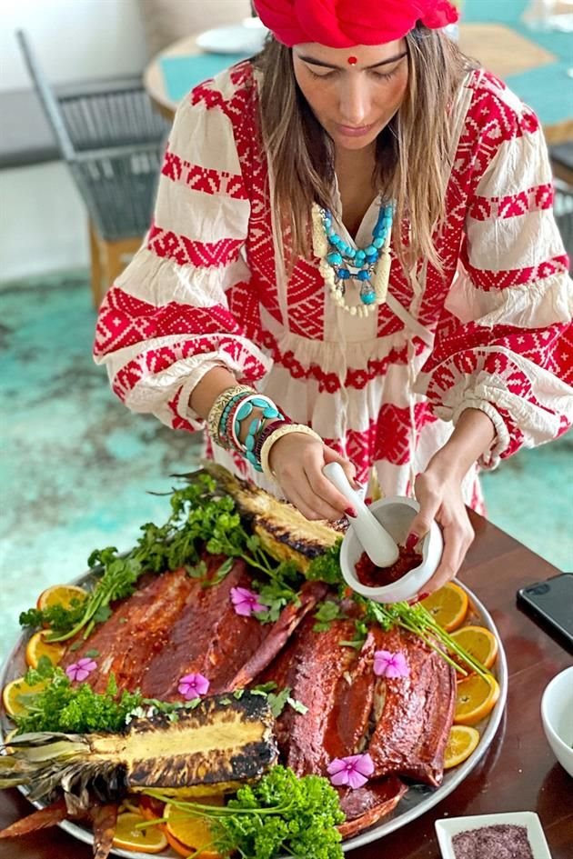 'Espero que cuando hagan estas recetas encuentren un abrazo cariñoso en cada bocado y puedan atreverse a adaptar la receta de acuerdo con sus necesidades, gustos y antojos'.