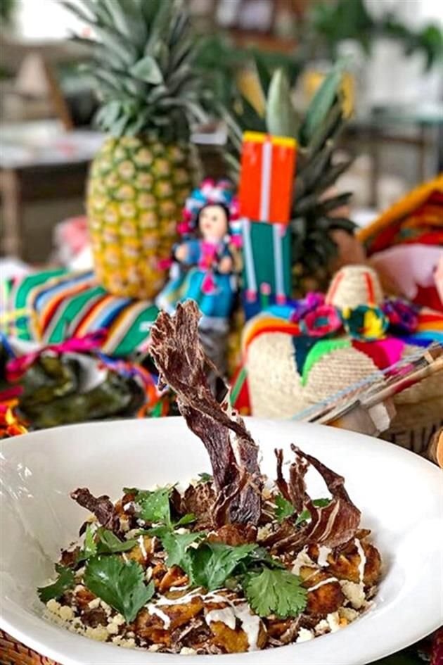 Fideo seco Chula con cecina y plátano macho
