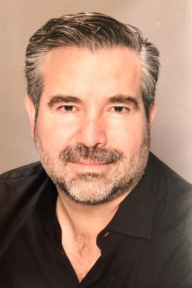 'Creo que mi labor como médico y mi juramento hipocrático y mi compromiso con mis pacientes y la sociedad me llevan a cuidar este tipo de pacientes'. Dr. Luis Natera Ramírez