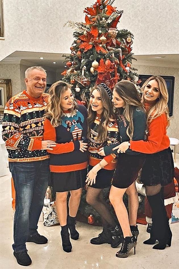 Una de sus últimas fotos públicas fue en Navidad 2019 junto a sus hijas y su ex, José Alberto Castro.