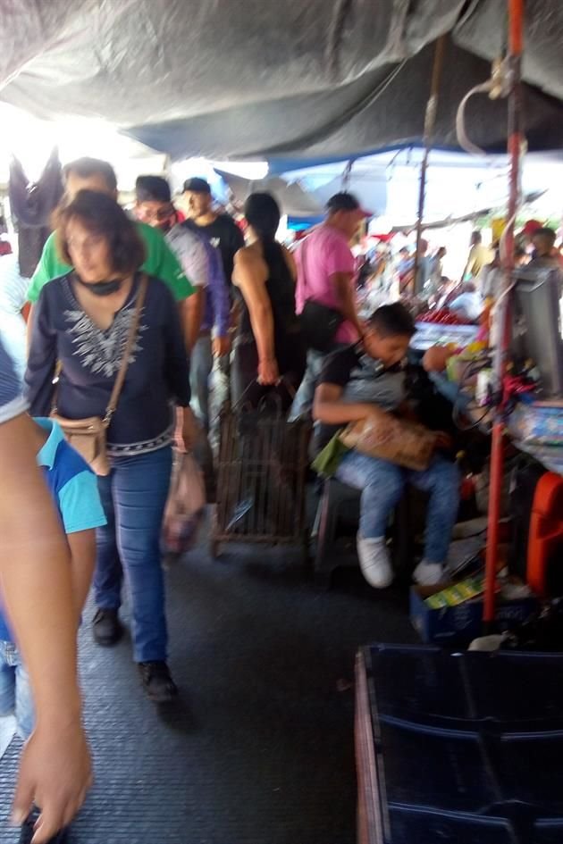 Algunos llevaban cubrebocas, pero no lo portaban correctamente.