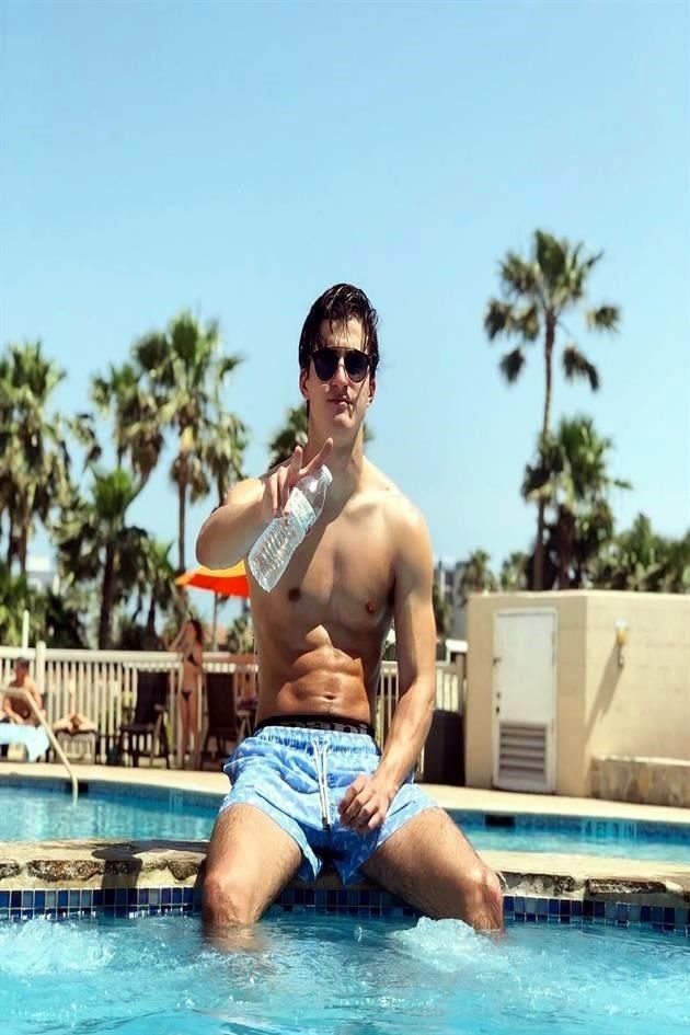 Eugenio Odriozola muestra parte de su vide en redes, en donde destaca sus bromas, viajes y fiestas con amigos.