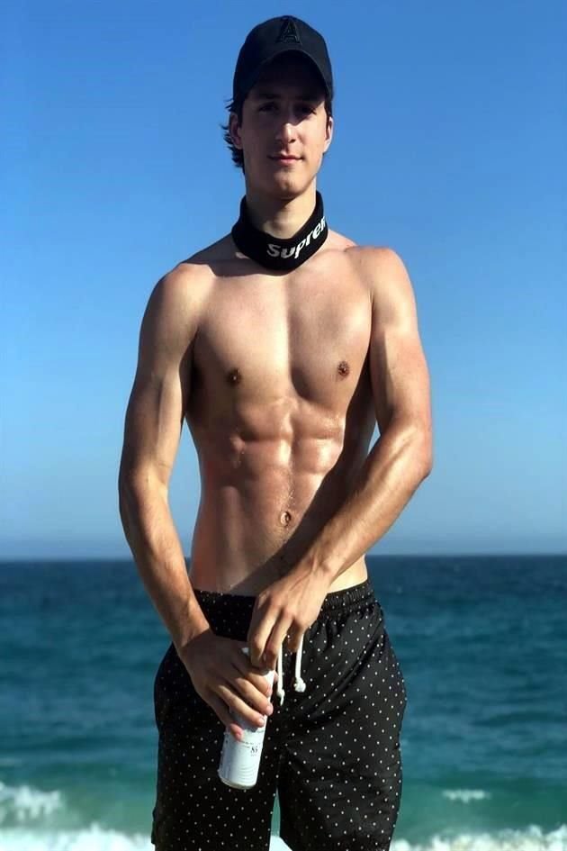 Eugenio Odriozola muestra parte de su vide en redes, en donde destaca sus bromas, viajes y fiestas con amigos.