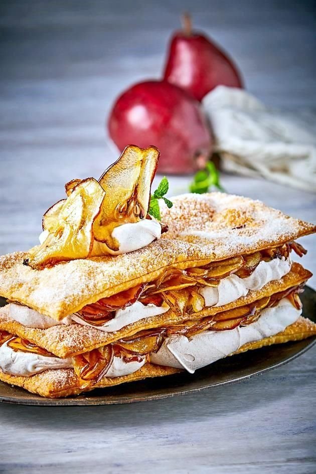 Milhojas de pera con crema de canela
