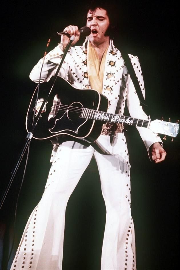 La guitarra Martin D-18 de 1942, que fue propiedad de Elvis de 1954 a 1956, se vendió.