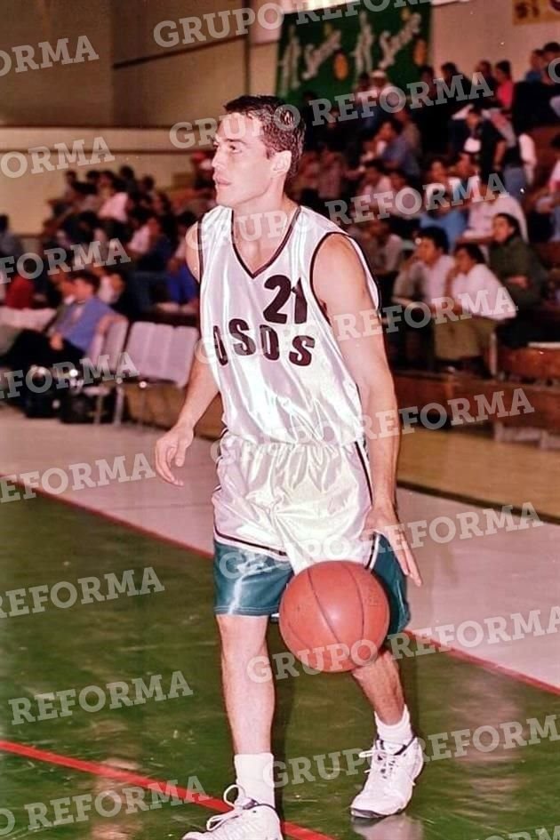 Alonso Izaguirre, hoy Comisionado General de la LNBP, jugó en la primera jornada de la máxima Liga de baloncesto en el País.