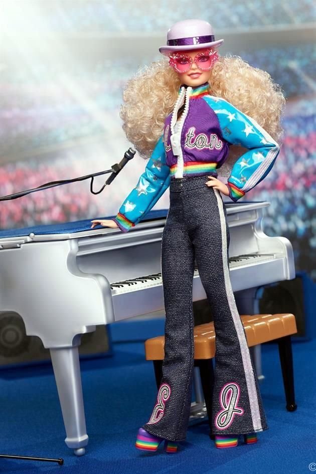 Barbie lanzó una edición especial inspirada en Sir Elton John, para celebrar su trayectoria y el 45 aniversario de su legendario show en el EStadio de los Dodgers.