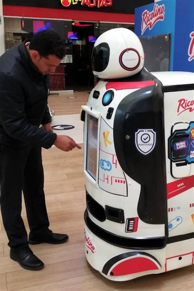 Las máquinas expendedoras ya pueden sonreír, hablarle y hasta moverse hasta donde está. Es el robot que creó una empresa mexicana. Se llama TAMIE.