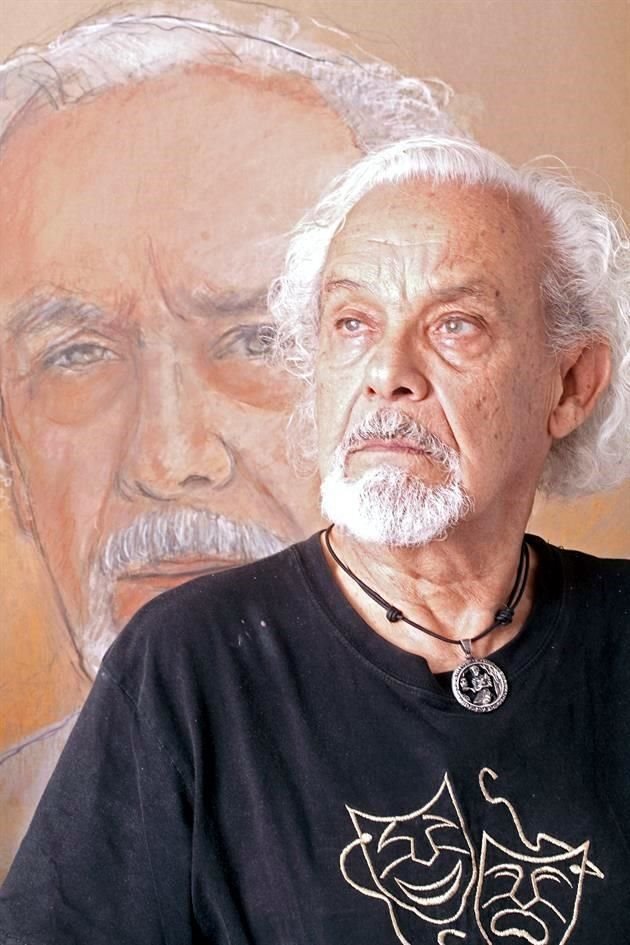 La beca universitaria fue instaurada en honor a Julián Guajardo, pilar del teatro regio.