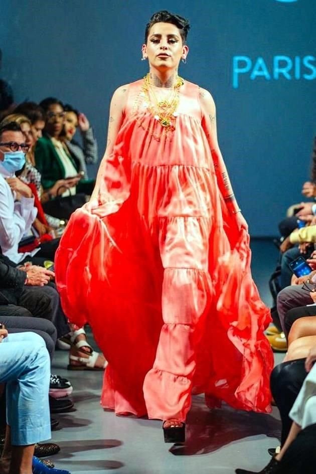 El influencer Kunno incendió las redes sociales tras participar en el Fashion Week de Nueva York, aunque no todos le aplaudieron.