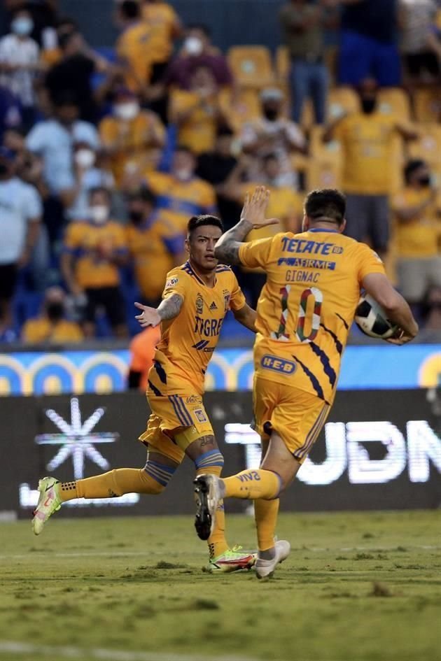Los felinos se fueron al descanso con la desventaja en el marcador.