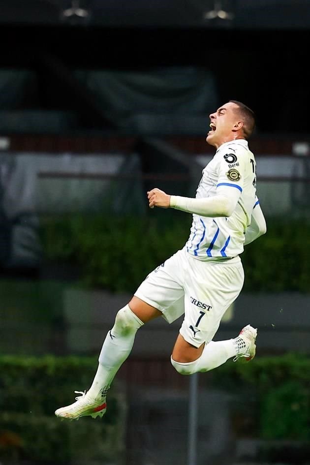 Rogelio Funes Mori marcó el tercero de Rayados al 24'.