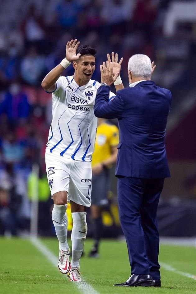 Así celebró Maxi con su entrenador.
