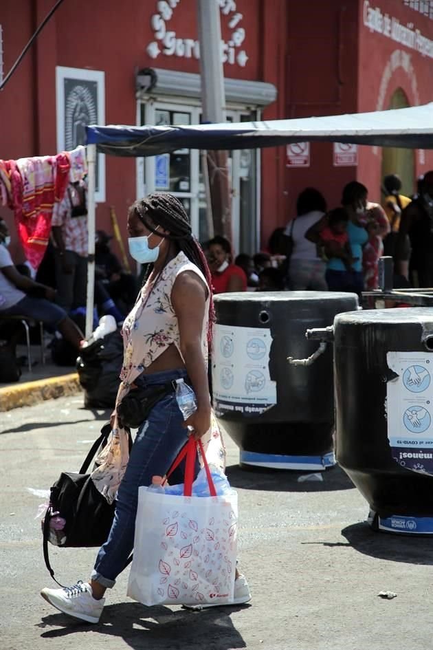 Más de 500 haitianos abarrotaron también Casa Indi, albergue que da atención a migrantes.