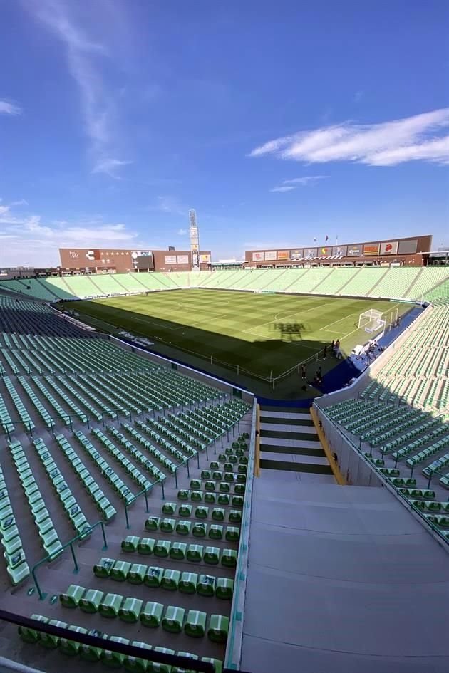 La cancha del Estadio TSM Corona luce impecable.