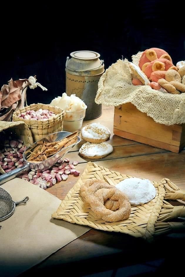 Harina de maíz, pinole, manteca, azúcar, piloncillo y canela son algunos de los elementos básicos de la antigua fruta de horno.