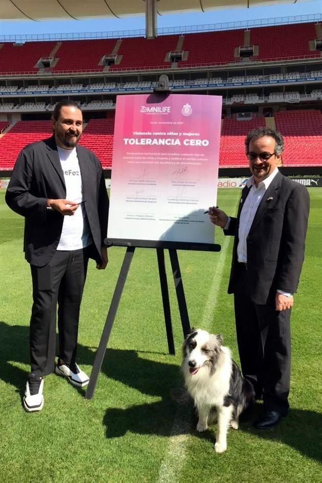 Amaury Vergara y Jon Benjamin.